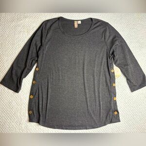 Misia NWT adorable top with 3/4 sleeves with wood buttons on sides